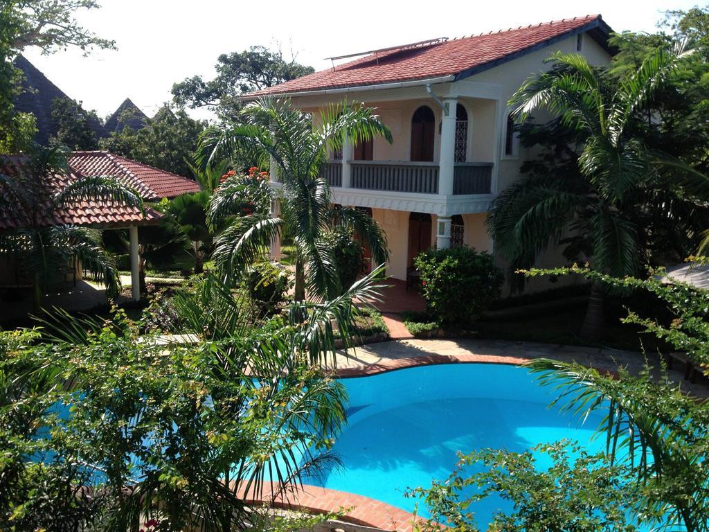 Villa Lamuhouse Diani Beach Exterior photo
